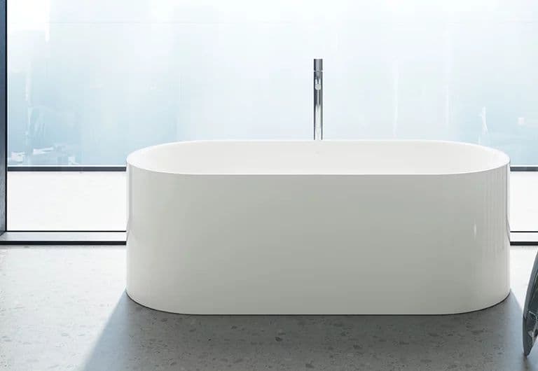 Bette — tina exenta oval en blanco