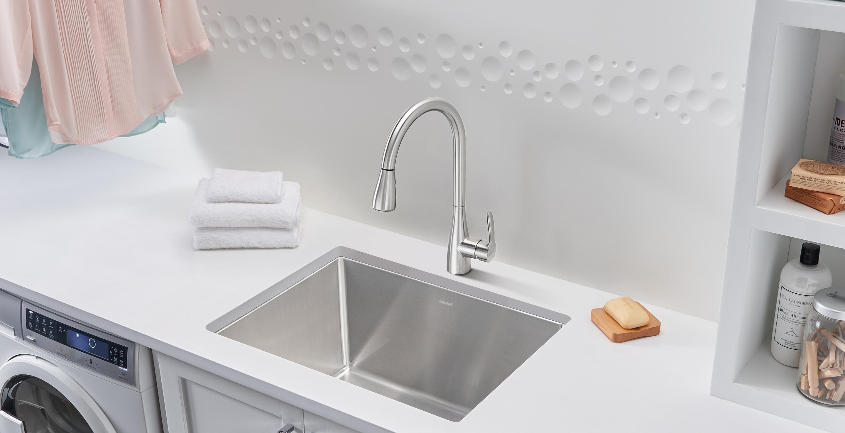 Llave de cocina BLANCO ATURA instalada en cocina