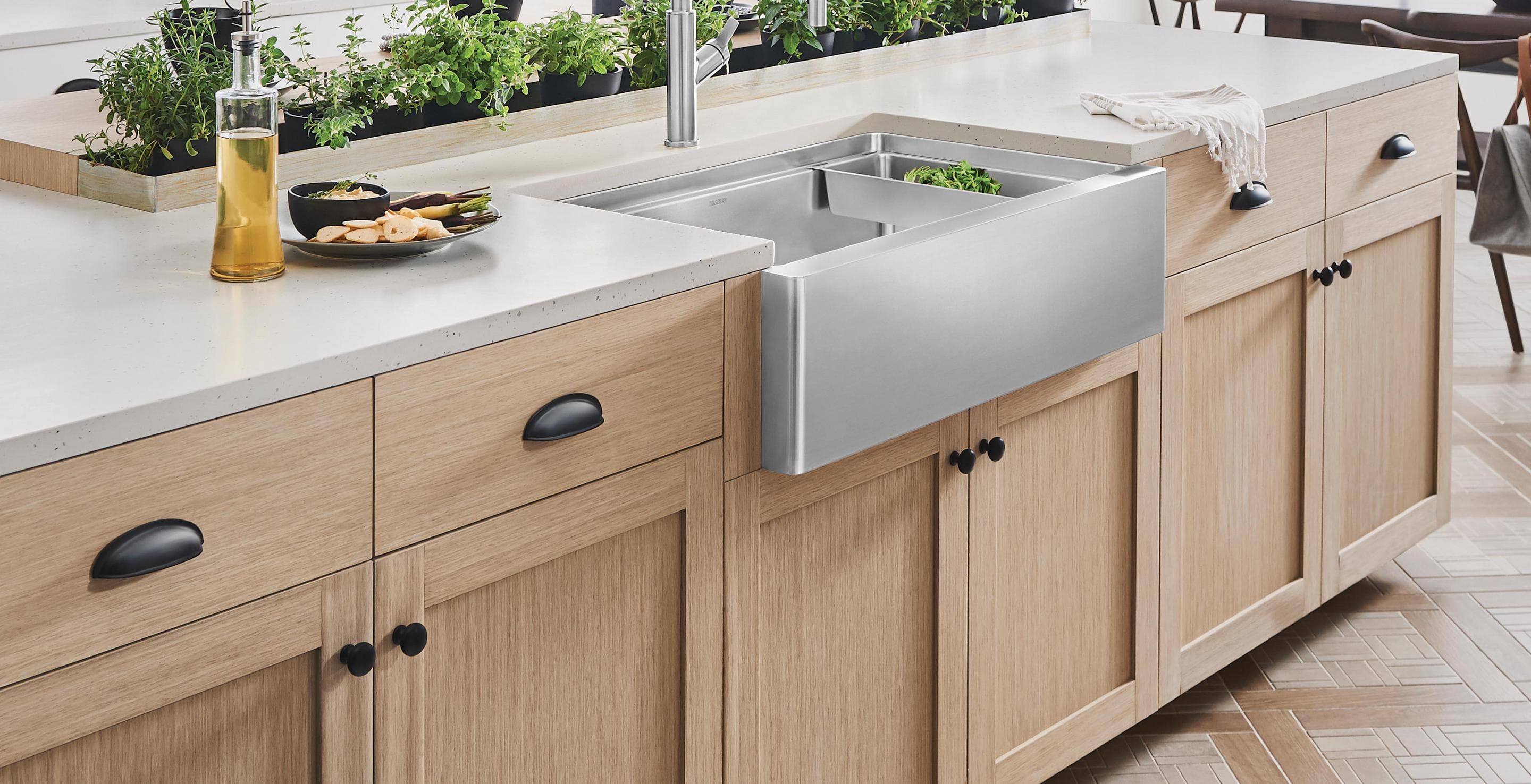 Tarja BLANCO QUATRUS R15 instalada en cocina