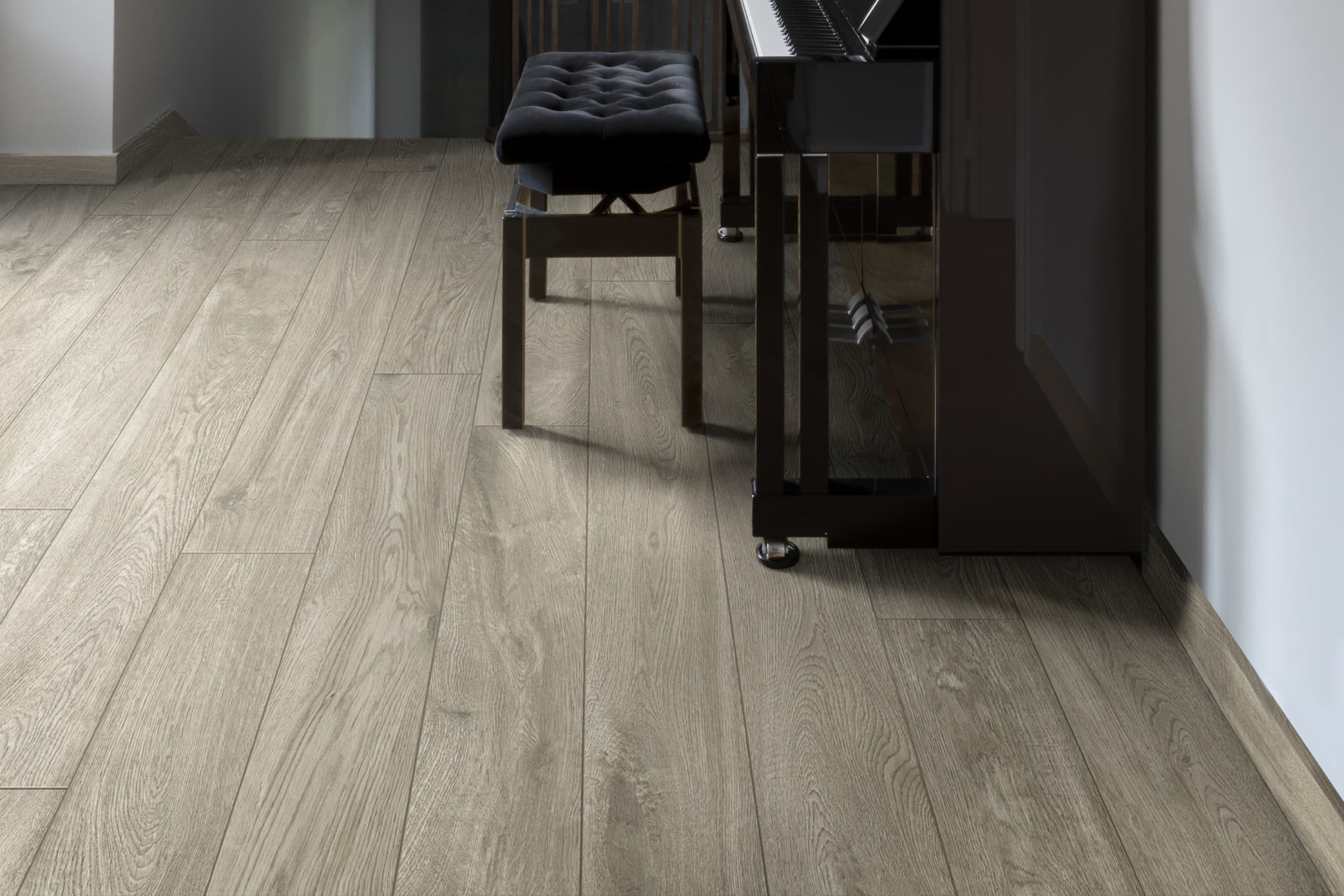 Porcelanatto CCU Boheme Tortora efecto madera en ambiente interior