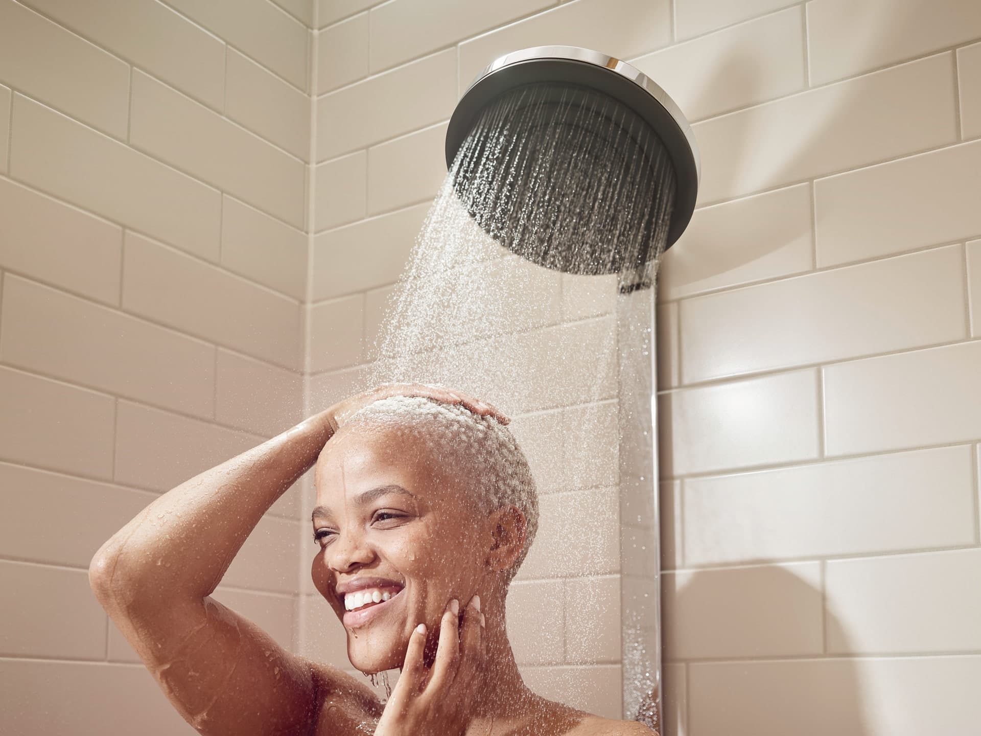 Ducha fija hansgrohe Pulsify con la delicada lluvia PowderRain