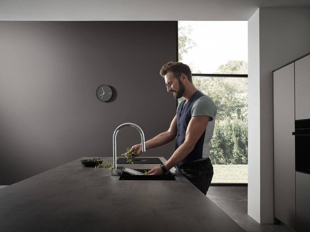 Grifería de cocina hansgrohe Aquno Select M81 con caño en arco