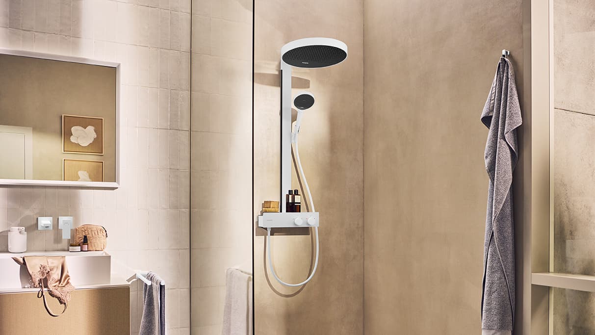 Sistema de ducha Showerpipe hansgrohe Rainfinity en blanco mate