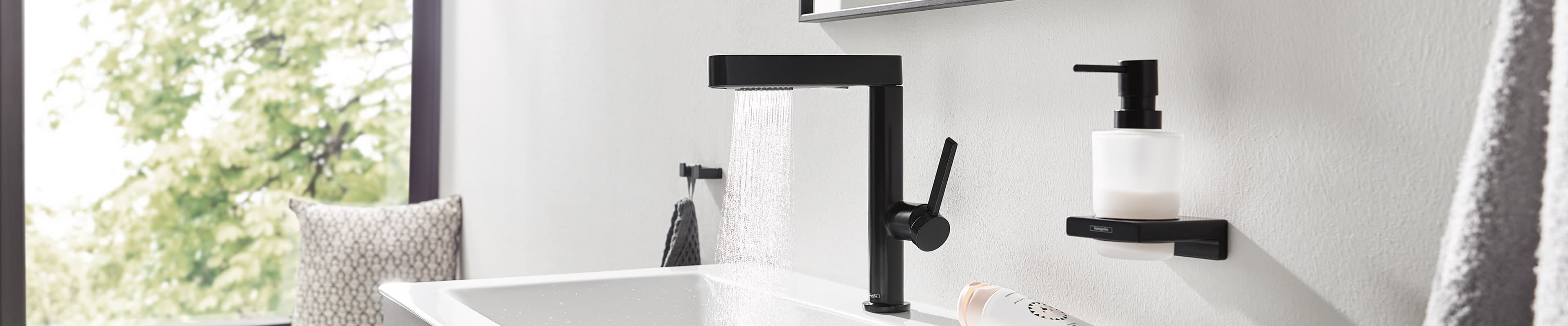 Grifo de lavabo extraíble hansgrohe Finoris en negro mate con chorro PowderRain
