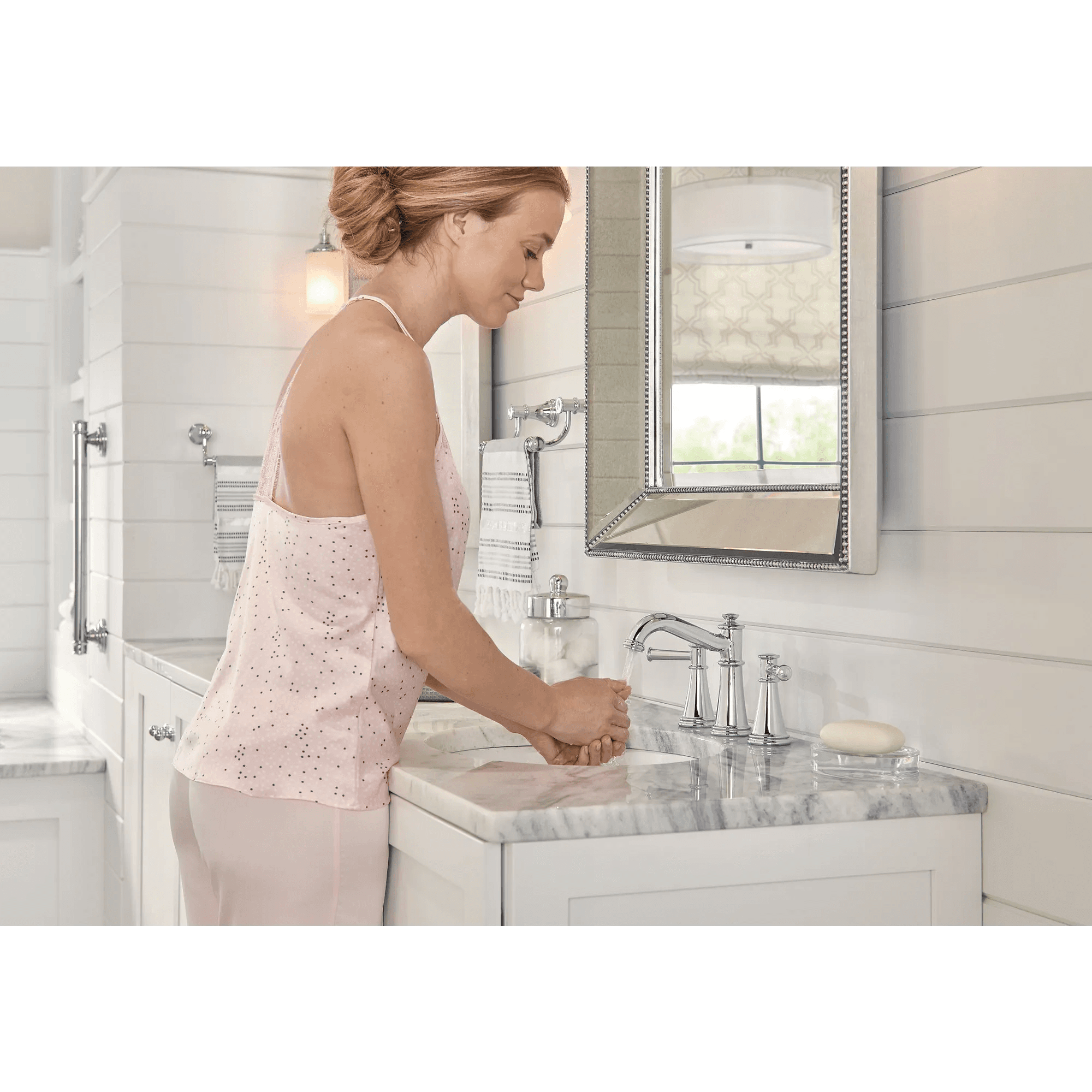 Llave de lavabo Moen Belfield T6405 instalada en bano