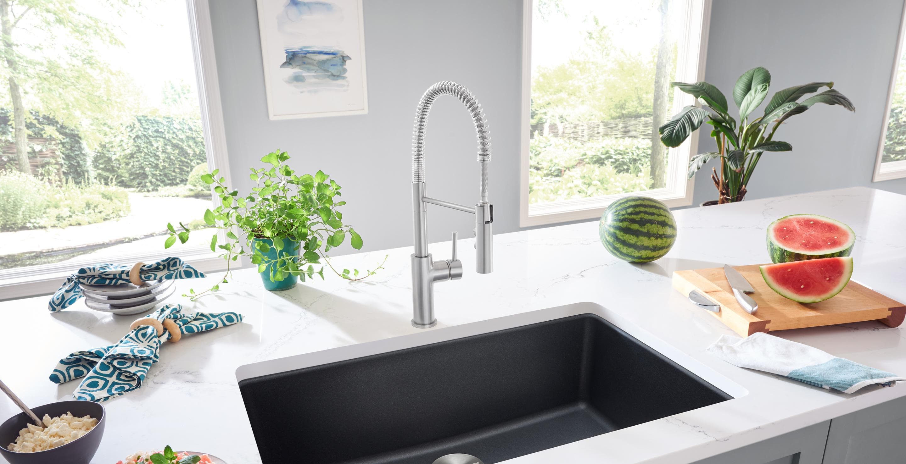 Llave de cocina BLANCO CATRIS FLEXO semiprofesional instalada en cocina