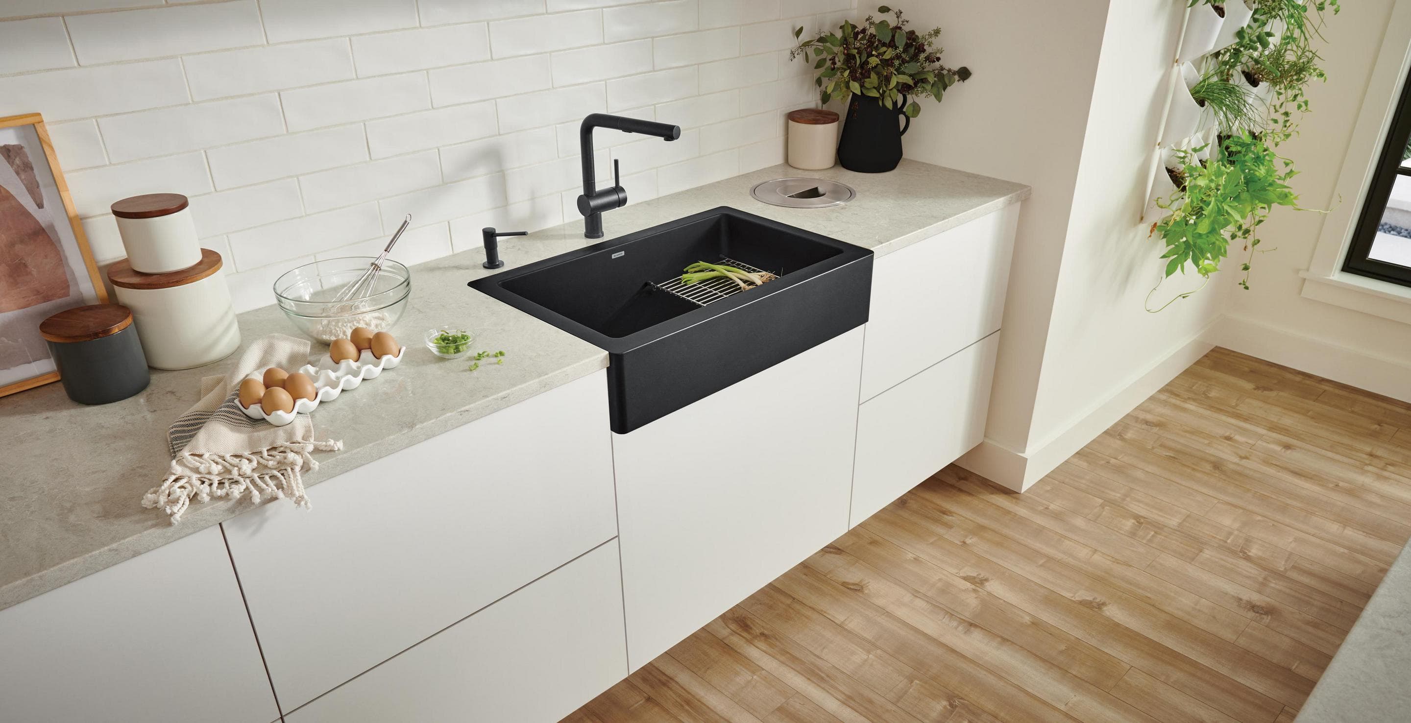 Tarja farmhouse BLANCO VINTERA 30 de SILGRANIT instalada en cocina