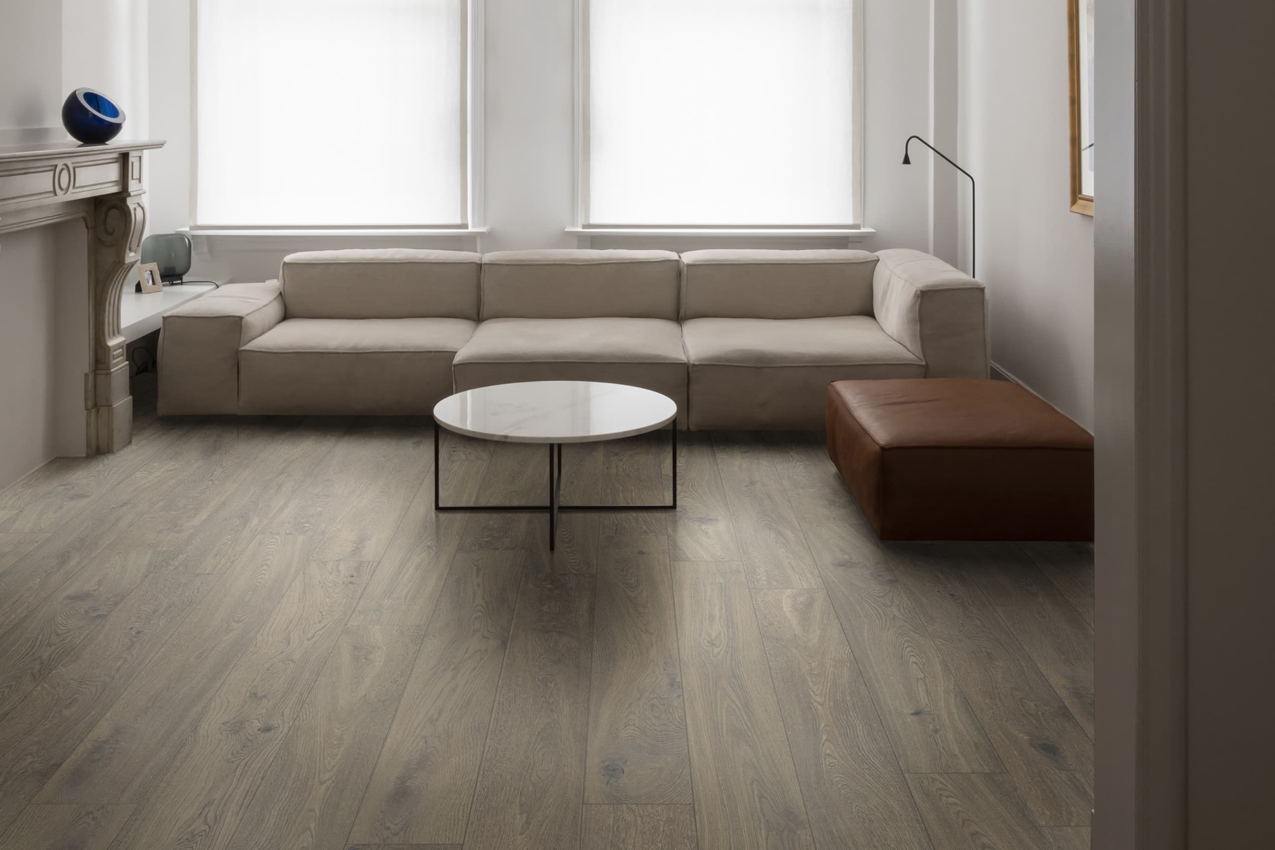 Porcelanatto CCU Boheme Castaño efecto madera en ambiente interior